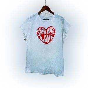 ⏳ LAST CHANCE SALE Universal Thread Target “Show more Love” T-shirt